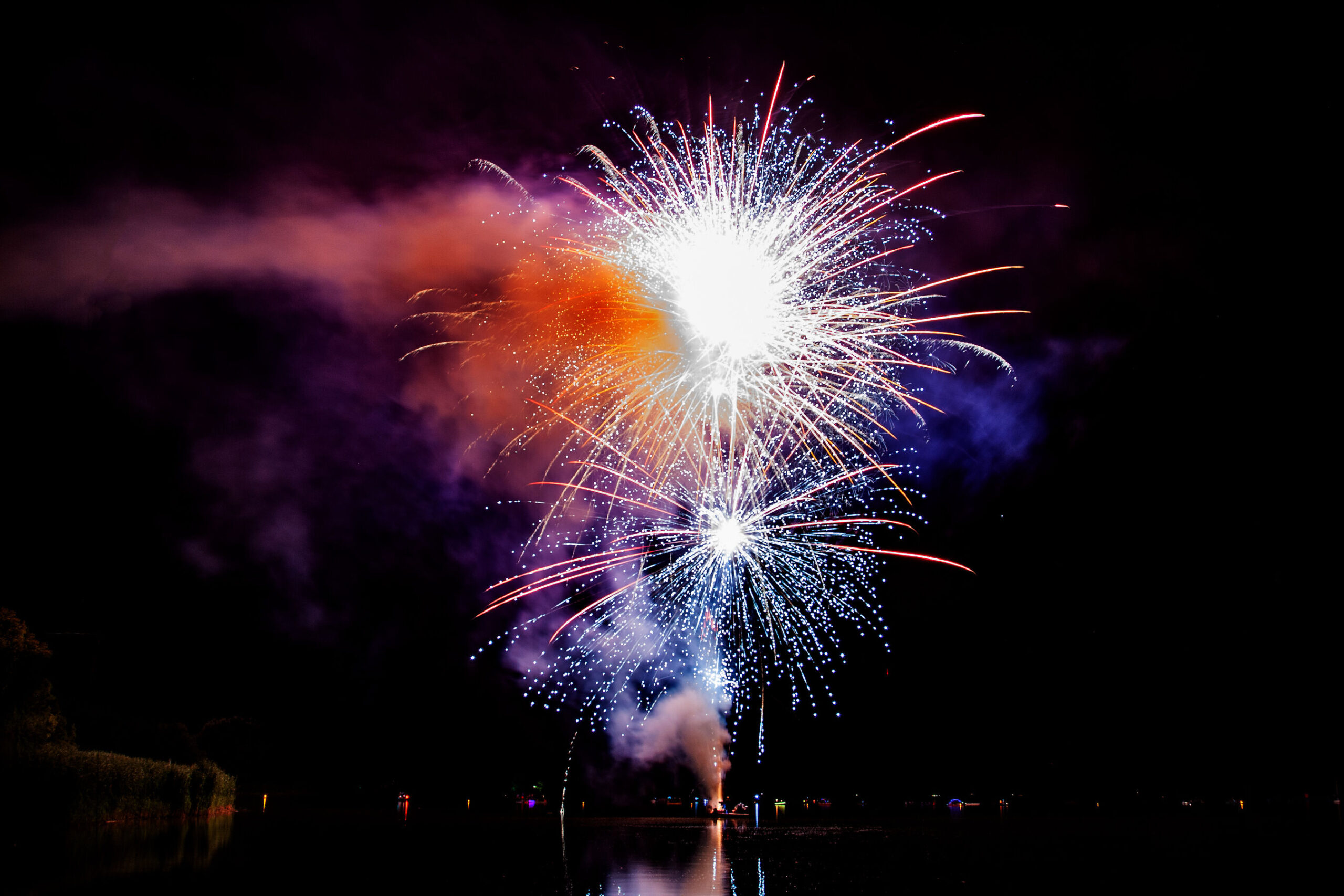 Feuerwerk über dem Großen Müllroser See