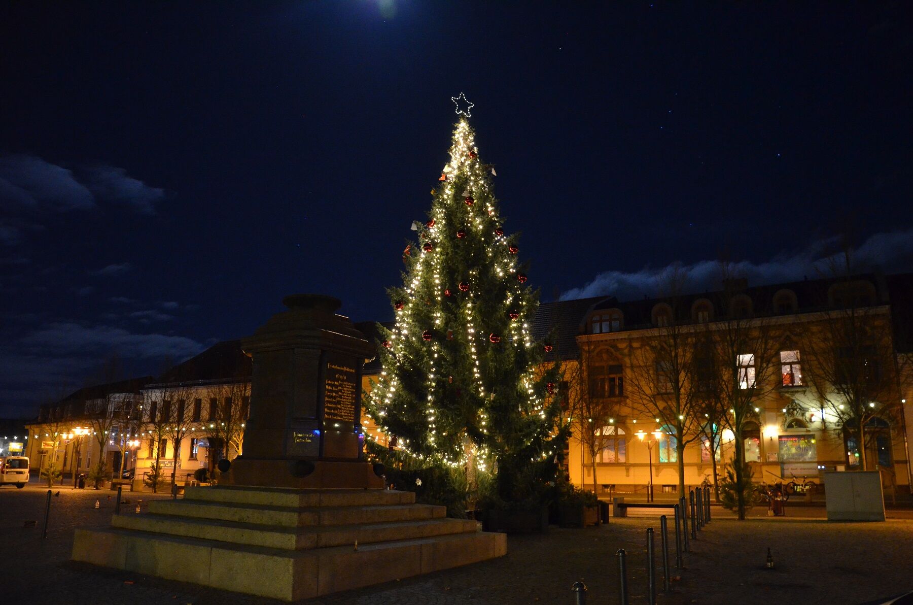 Gemeinsames Weihnachtssingen auf dem Sportplatz Müllrose